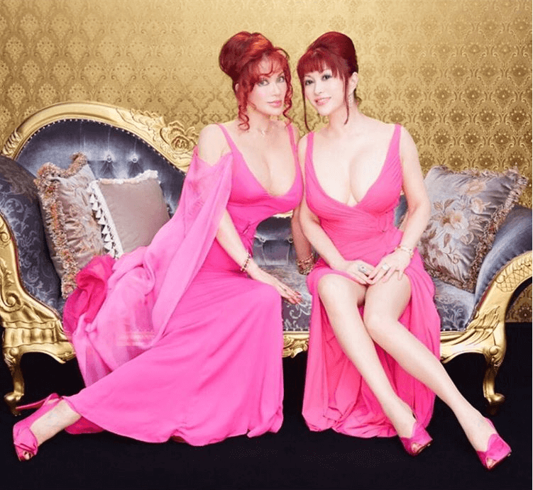 叶姉妹のピンクドレス姿